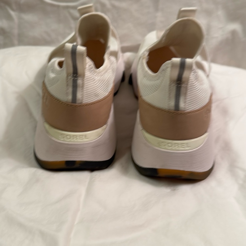 Sorel White and Tan Turtle Sole Shoes sz 9